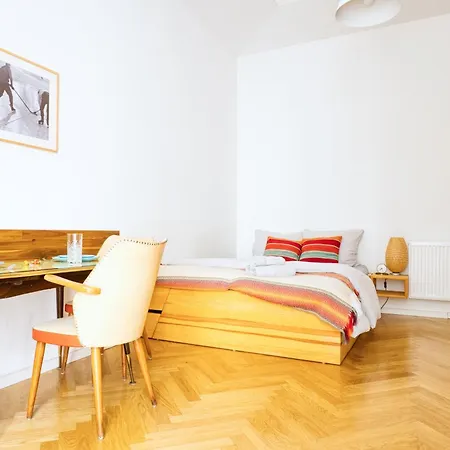 Apartment Cozy Designer In Friedrichshain
